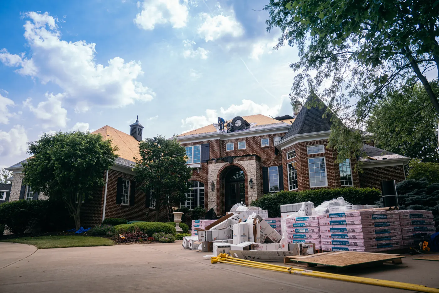 Manufacturer-certified roof installation in Heron Ridge